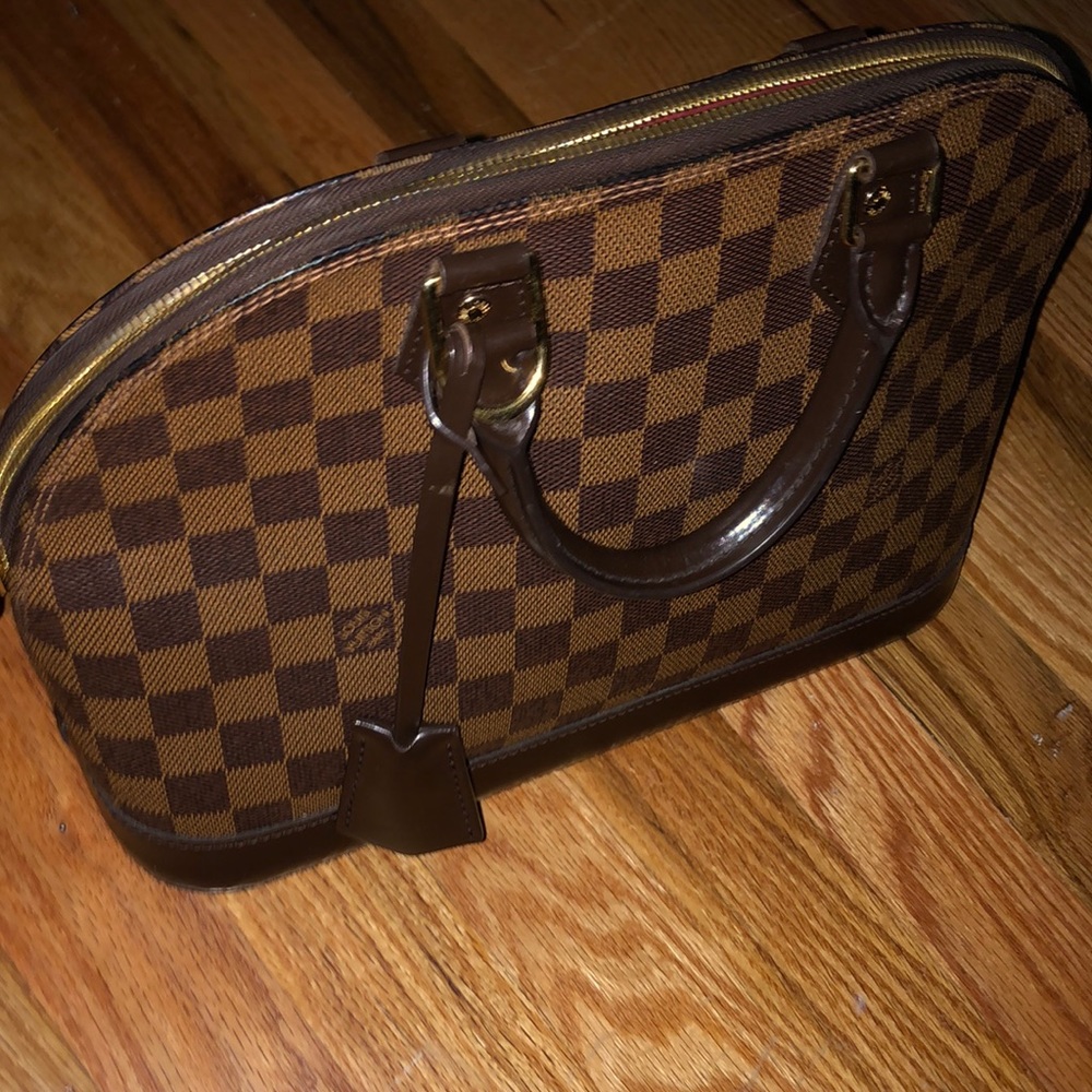 Louis Vuitton purse 100 percent aurthentic